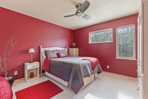 2878 Lilac Lane N Fargo ND 58102