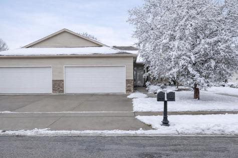 326 44th Avenue S Moorhead MN 56560