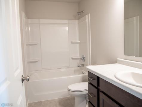 6715 Meadow View Drive S Fargo ND 58104