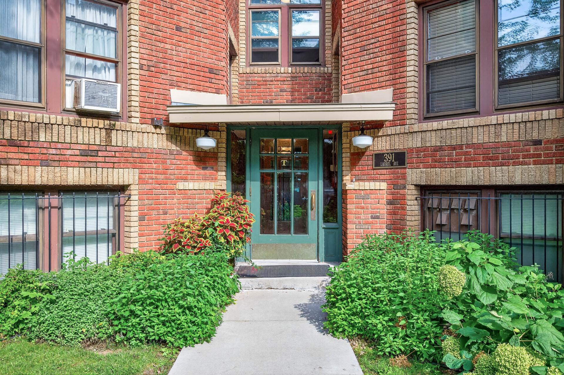 391 Laurel Avenue Saint Paul MN 55102