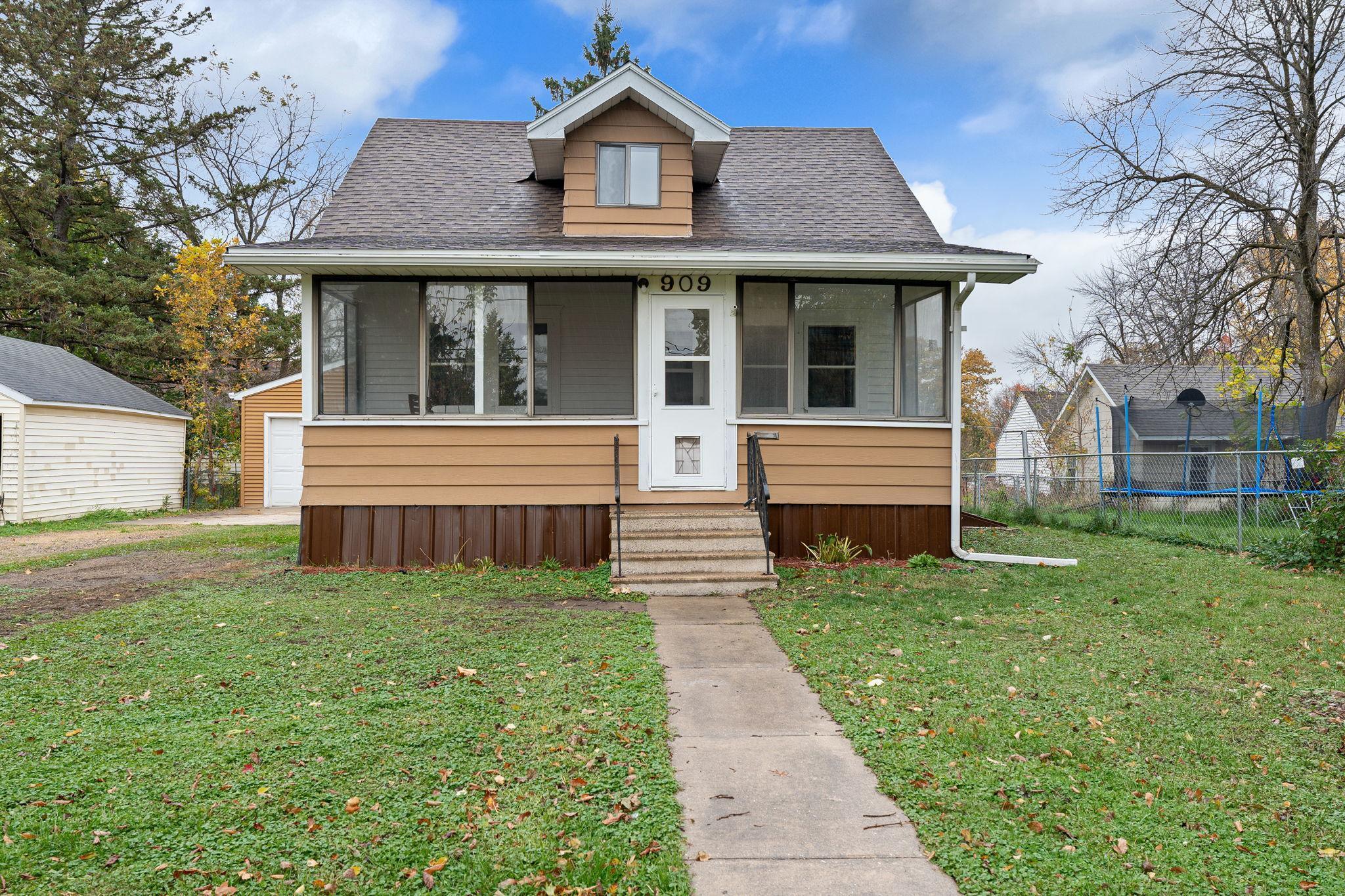 909 6th Avenue SE Austin MN 55912