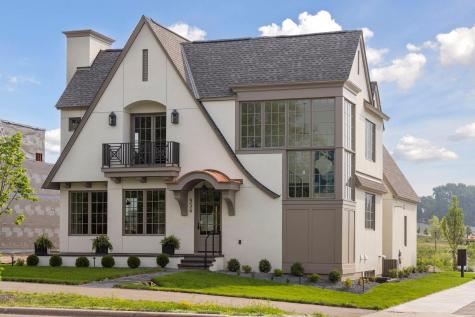 956 Mississippi River Boulevard S Saint Paul MN 55116