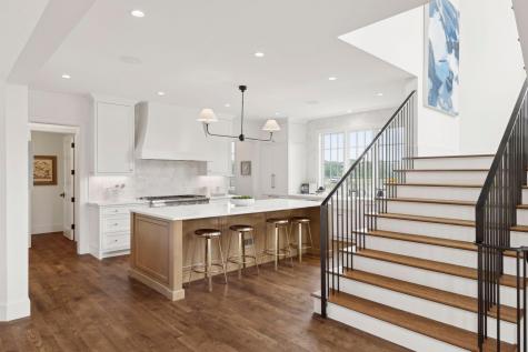 956 Mississippi River Boulevard S Saint Paul MN 55116