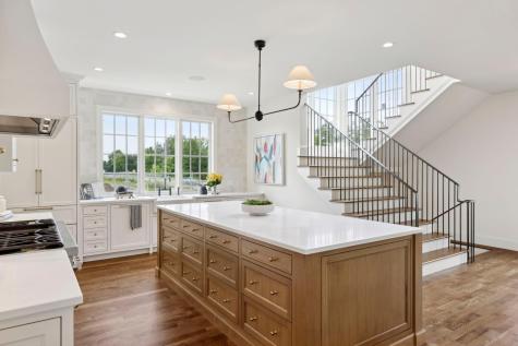 956 Mississippi River Boulevard S Saint Paul MN 55116