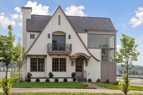 956 Mississippi River Boulevard S Saint Paul MN 55116