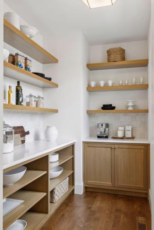 956 Mississippi River Boulevard S Saint Paul MN 55116