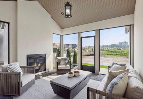 956 Mississippi River Boulevard S Saint Paul MN 55116