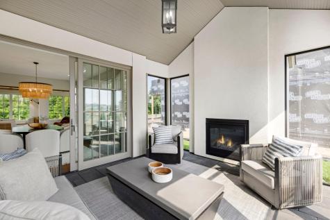 956 Mississippi River Boulevard S Saint Paul MN 55116