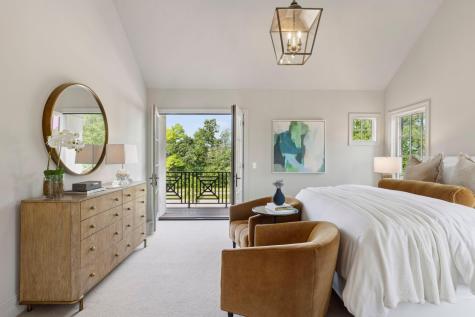 956 Mississippi River Boulevard S Saint Paul MN 55116