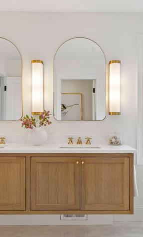 956 Mississippi River Boulevard S Saint Paul MN 55116