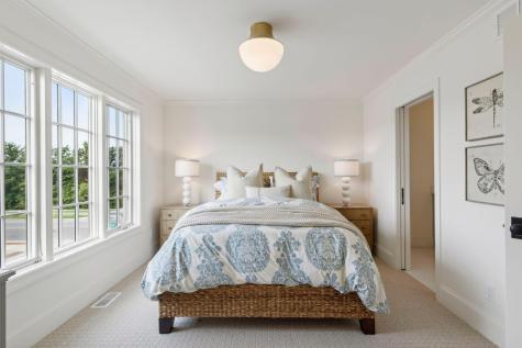 956 Mississippi River Boulevard S Saint Paul MN 55116