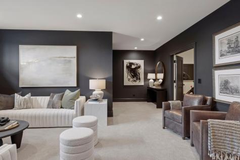 956 Mississippi River Boulevard S Saint Paul MN 55116