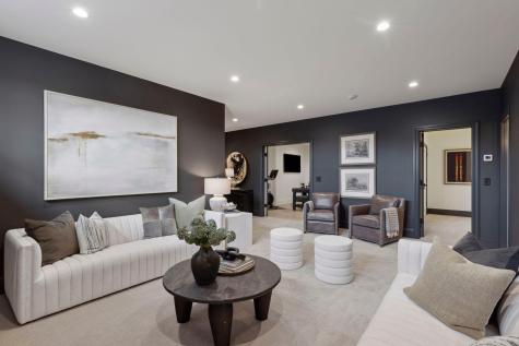 956 Mississippi River Boulevard S Saint Paul MN 55116