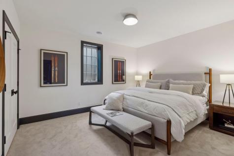 956 Mississippi River Boulevard S Saint Paul MN 55116