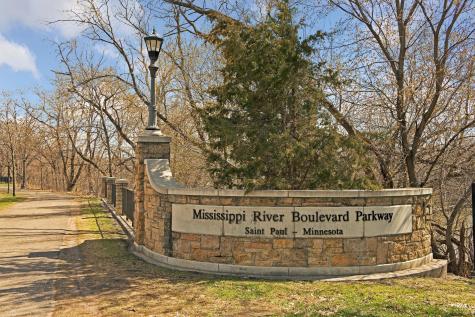 956 Mississippi River Boulevard S Saint Paul MN 55116