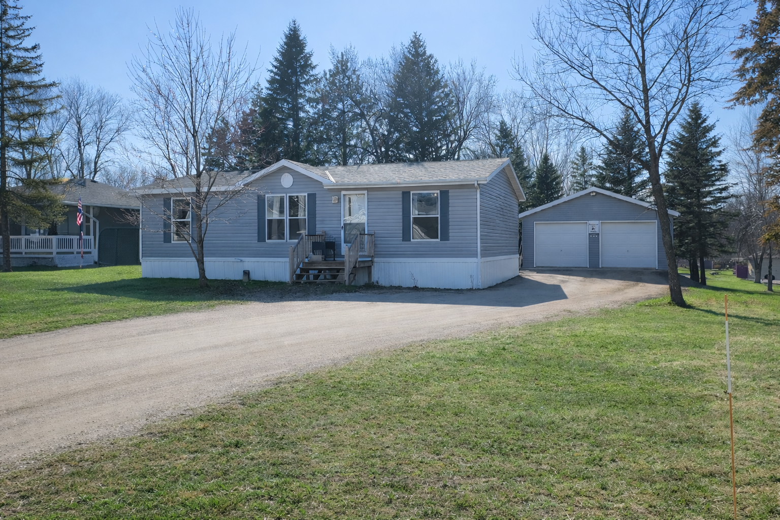 114 Pine Street NW New London MN 56273