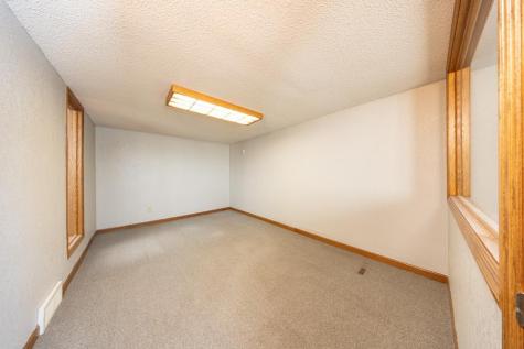 19 2nd Avenue SE Fairfax MN 55332