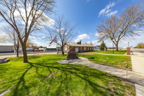19 2nd Avenue SE Fairfax MN 55332