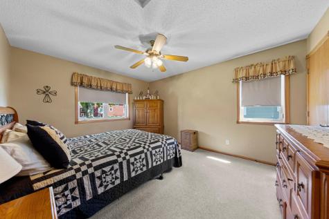425 Hazeltine Place NE Owatonna MN 55060