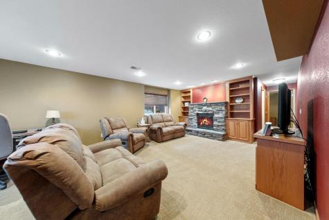 425 Hazeltine Place NE Owatonna MN 55060