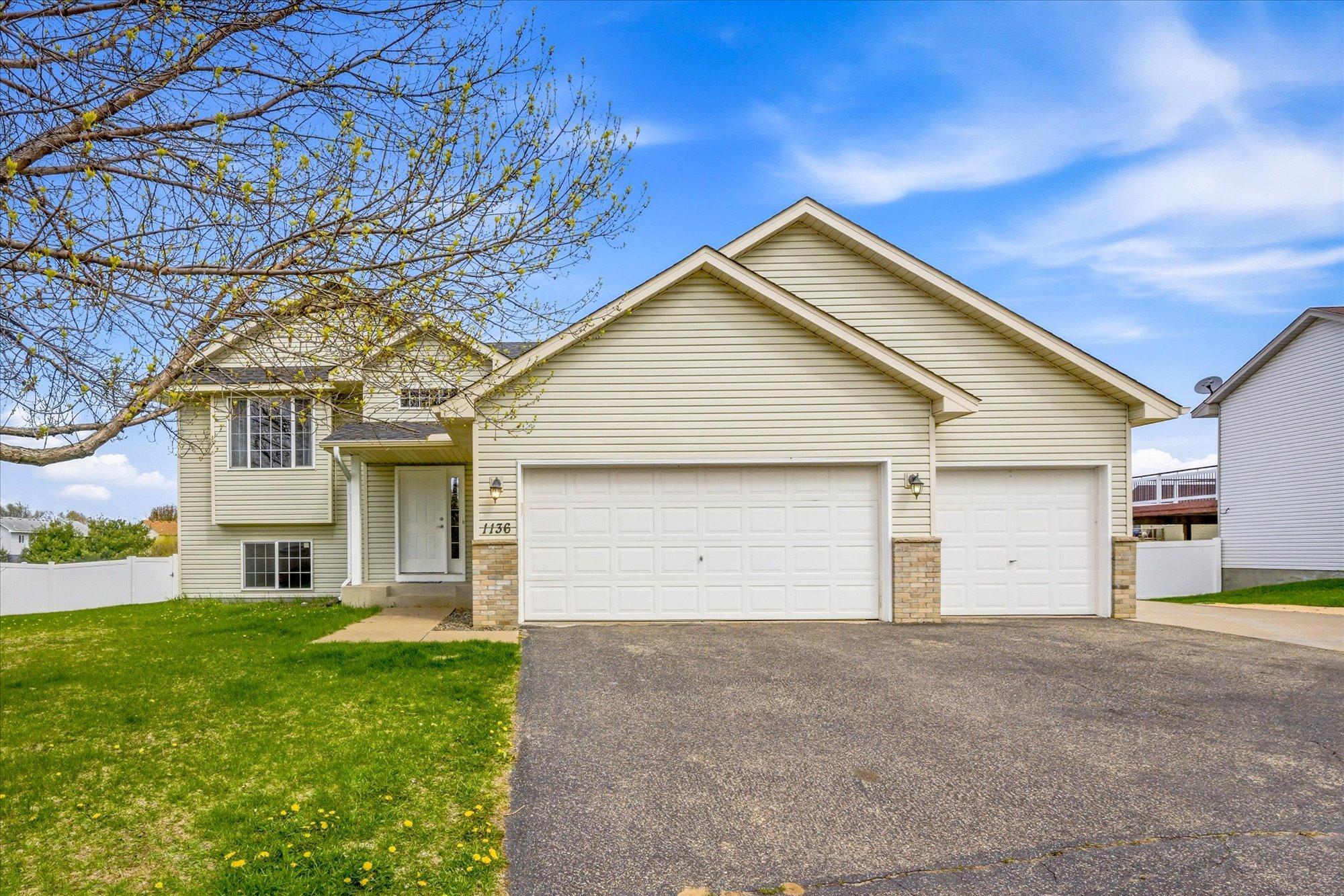 1136 Pioneer Trail SE Cambridge MN 55008