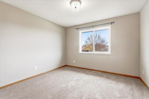 1136 Pioneer Trail SE Cambridge MN 55008