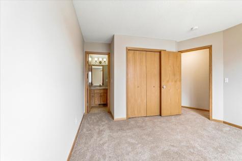 1136 Pioneer Trail SE Cambridge MN 55008