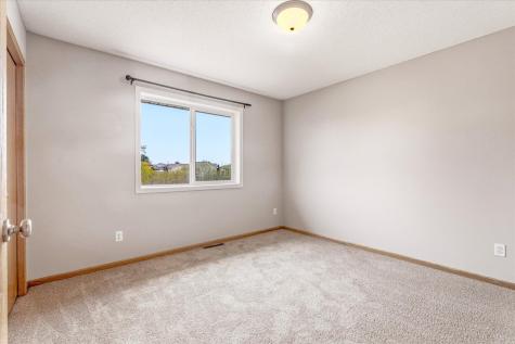 1136 Pioneer Trail SE Cambridge MN 55008