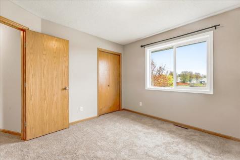 1136 Pioneer Trail SE Cambridge MN 55008