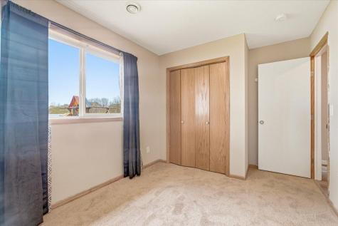 1136 Pioneer Trail SE Cambridge MN 55008