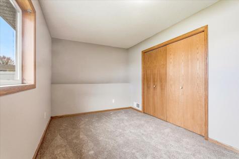 1136 Pioneer Trail SE Cambridge MN 55008