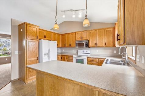 1136 Pioneer Trail SE Cambridge MN 55008