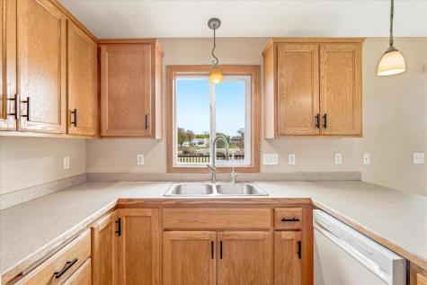 1136 Pioneer Trail SE Cambridge MN 55008