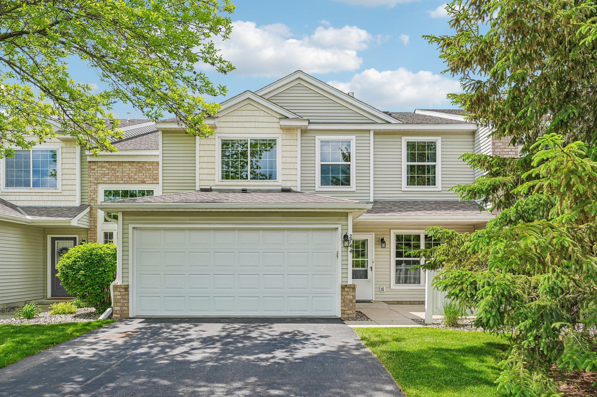 2744 Wagon Wheel Trail Chaska MN 55318