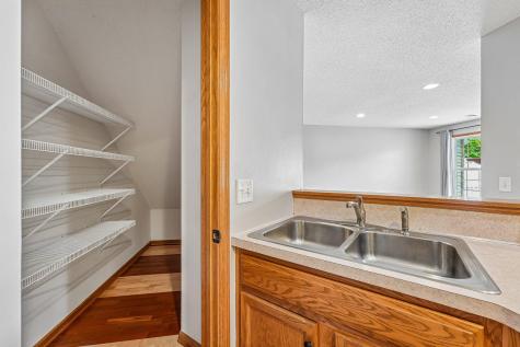 2744 Wagon Wheel Trail Chaska MN 55318