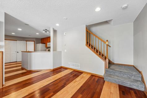 2744 Wagon Wheel Trail Chaska MN 55318