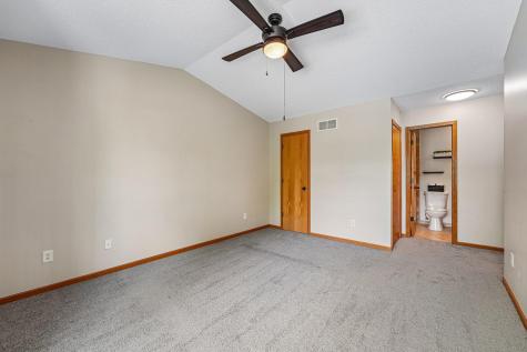 2744 Wagon Wheel Trail Chaska MN 55318