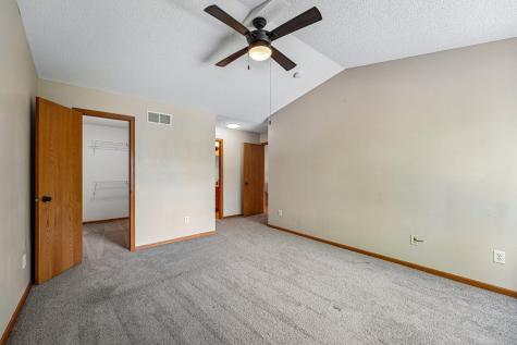 2744 Wagon Wheel Trail Chaska MN 55318