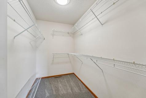 2744 Wagon Wheel Trail Chaska MN 55318