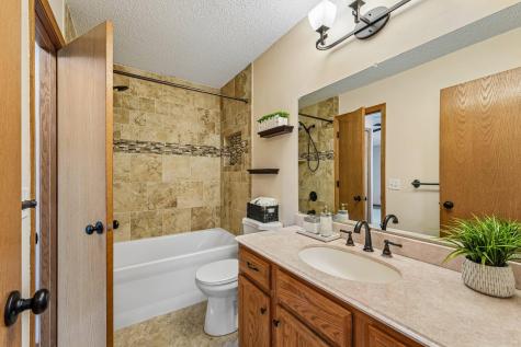 2744 Wagon Wheel Trail Chaska MN 55318