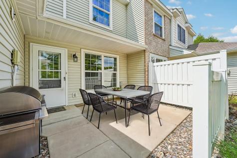 2744 Wagon Wheel Trail Chaska MN 55318