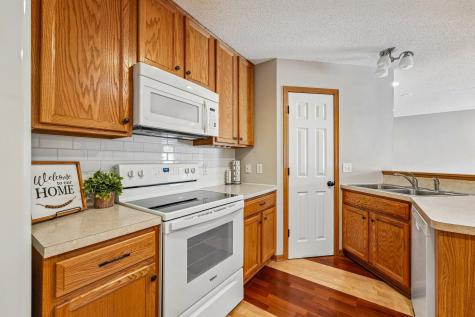 2744 Wagon Wheel Trail Chaska MN 55318