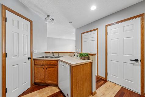 2744 Wagon Wheel Trail Chaska MN 55318