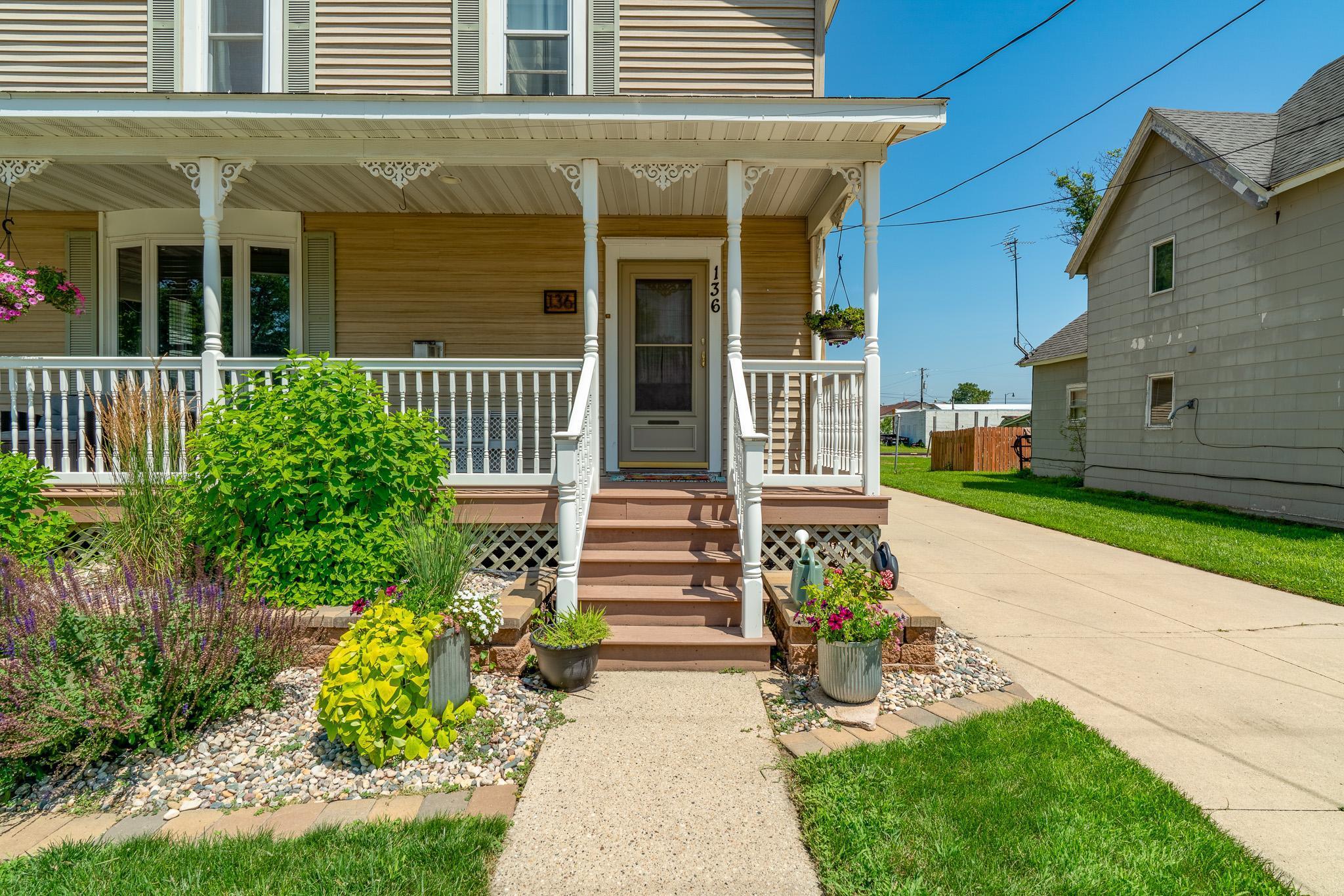 136 1st Avenue Alden MN 56009