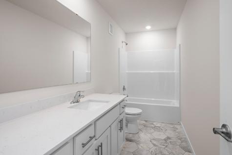606 Redwood Loop N Cambridge MN 55008