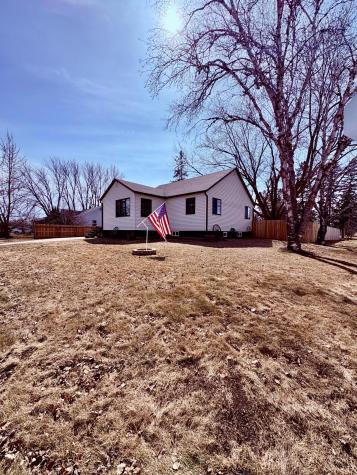 121 5th Avenue NW Baudette MN 56623