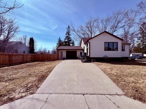 121 5th Avenue NW Baudette MN 56623