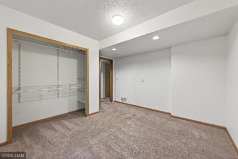 20374 Kensington Way Lakeville MN 55044