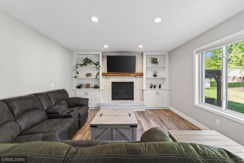 20374 Kensington Way Lakeville MN 55044