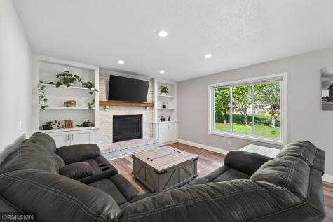 20374 Kensington Way Lakeville MN 55044